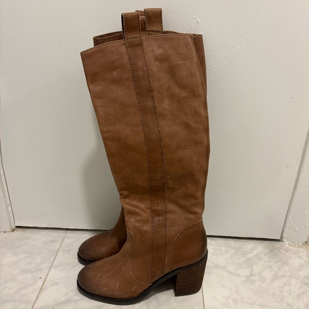 Arturo Chiang Tan Leather Heeled Boots